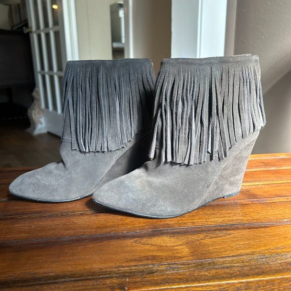 CHINESE LAUNDRY Arctic Fringe Suede Smoke Gray Wedge Ankle Booties - Picture 8 of 8